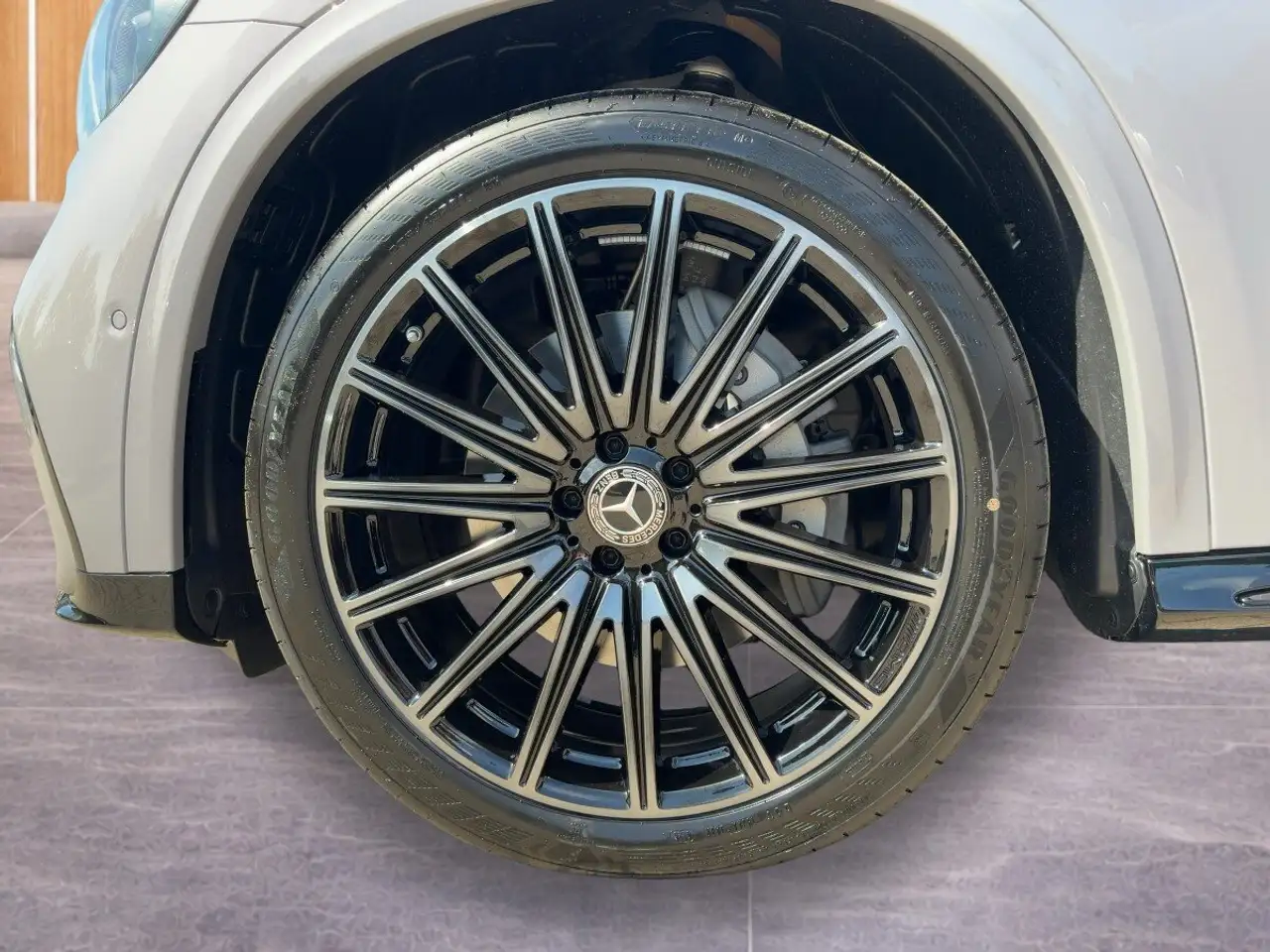 Mercedes-Benz GLC 400 11