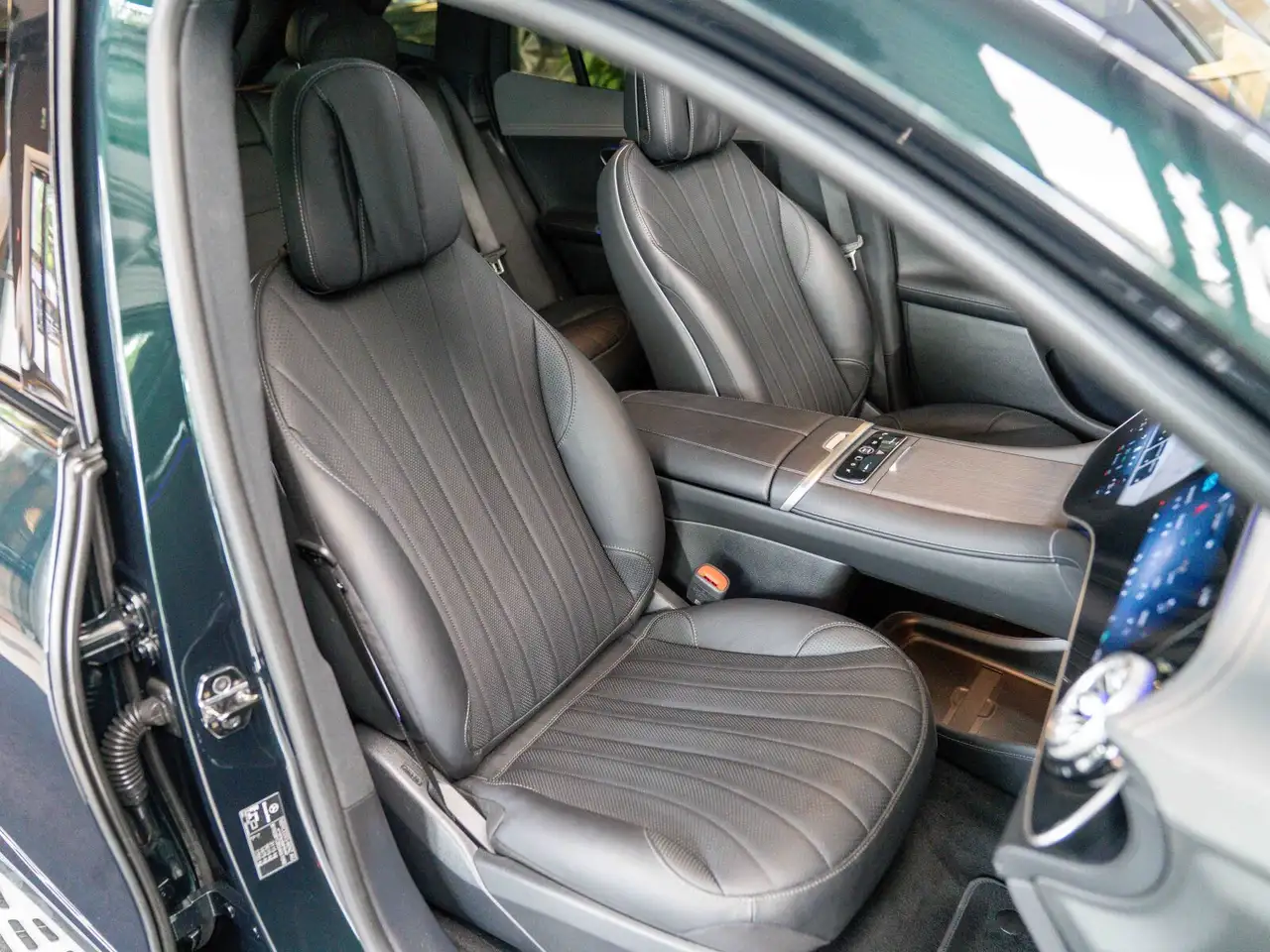 Mercedes-Benz EQE 12