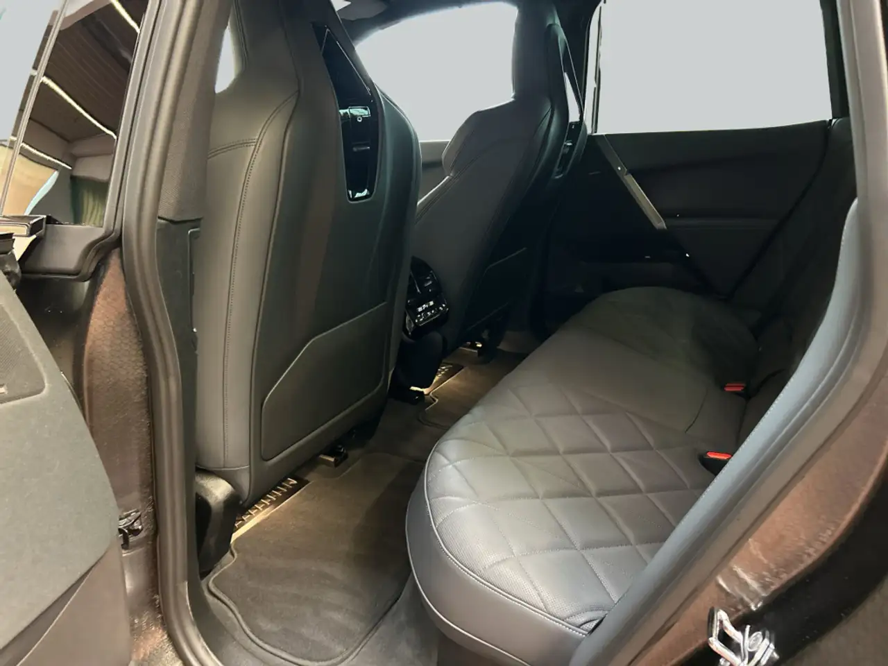 BMW iX 13