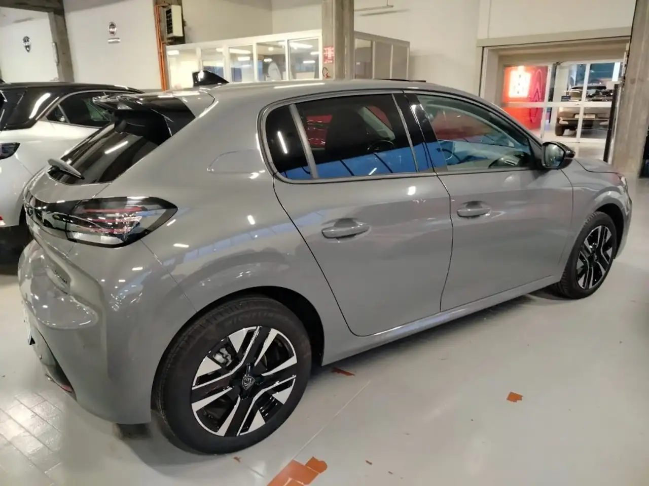 Peugeot 208 100 8