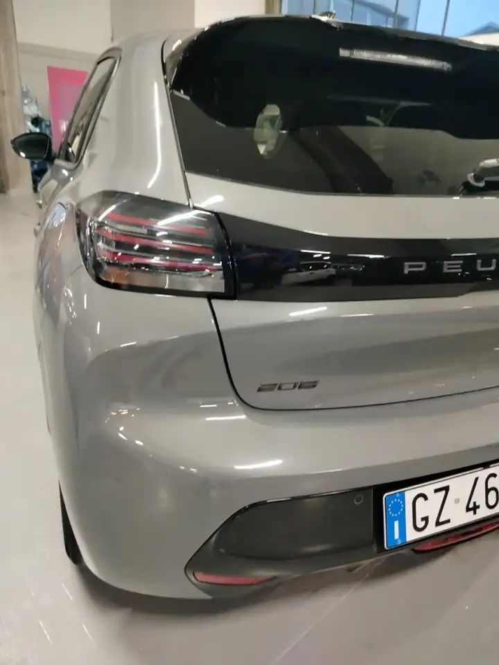 Peugeot 208 100 12