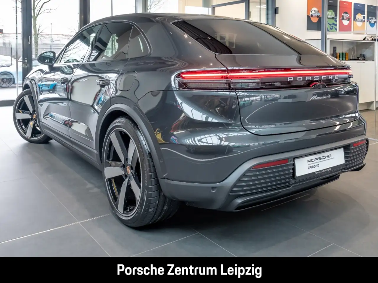 Porsche Macan 4 3