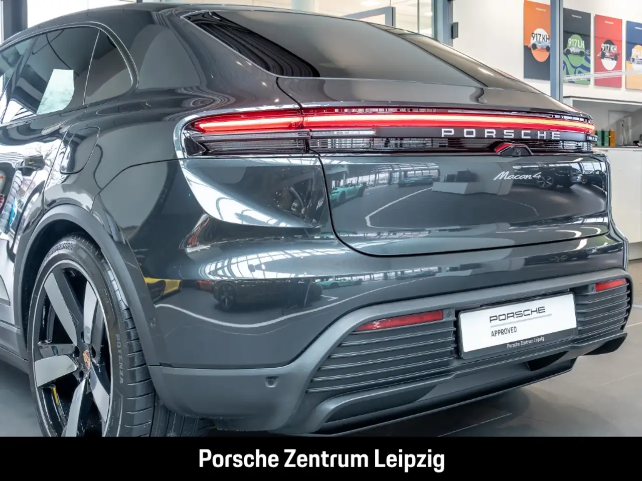 Porsche Macan 4 13