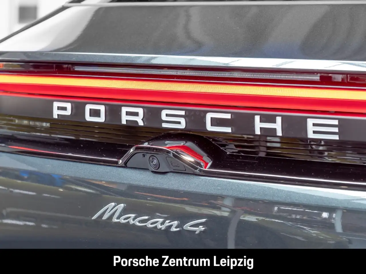 Porsche Macan 4 14