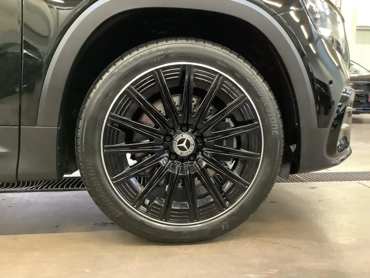 Mercedes-Benz GLB 220 5