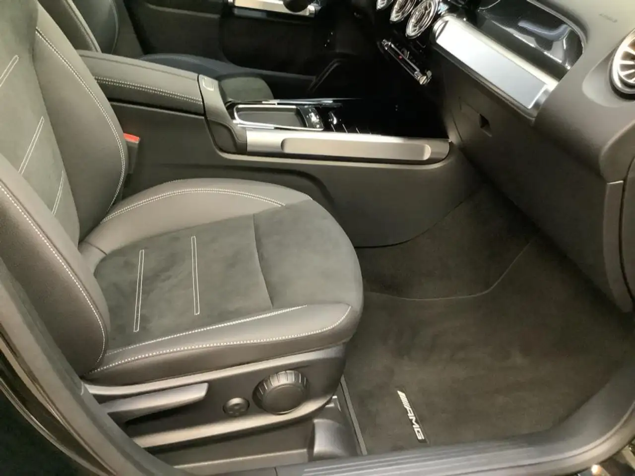 Mercedes-Benz GLB 220 6