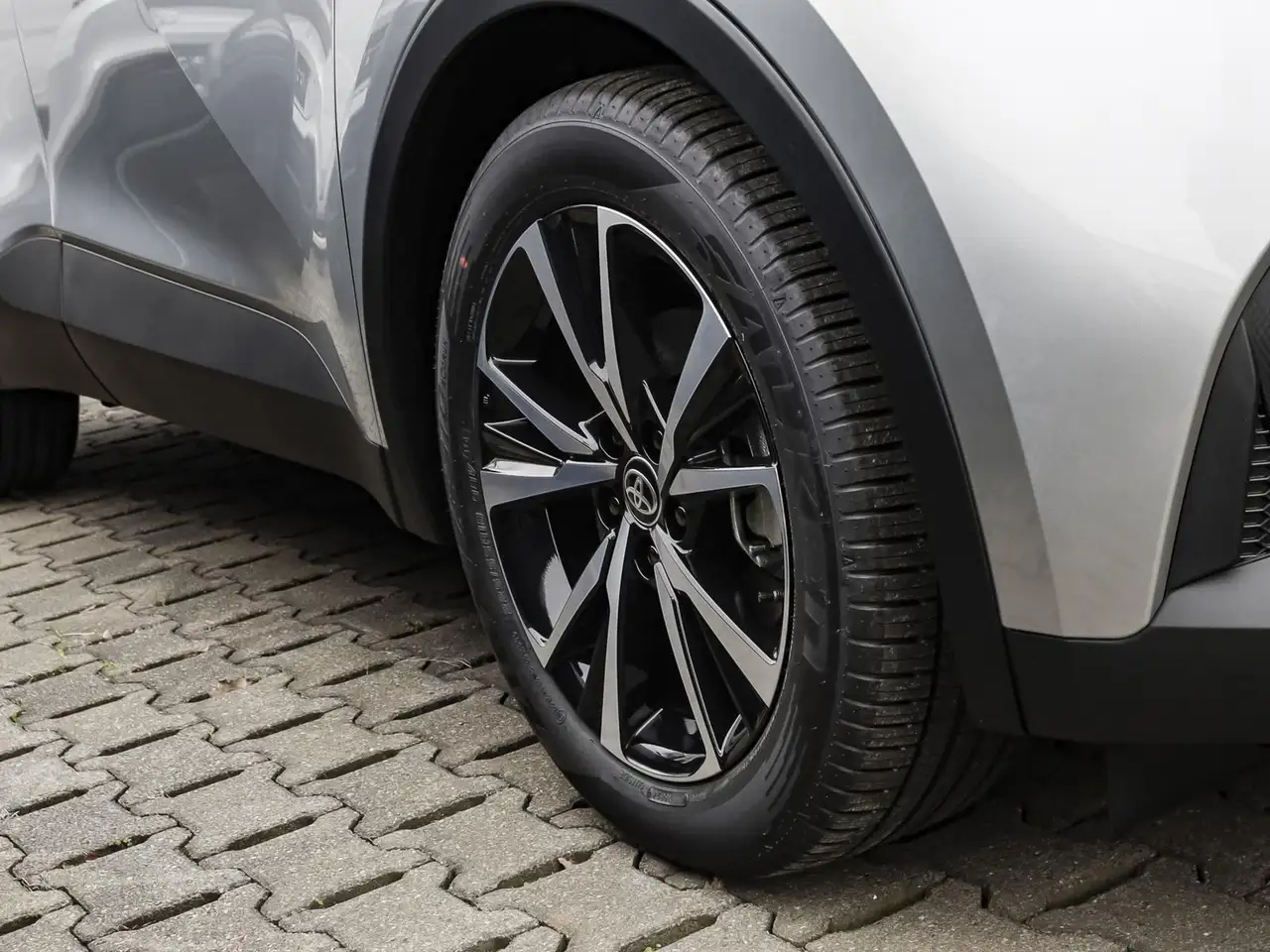Toyota C-HR 13