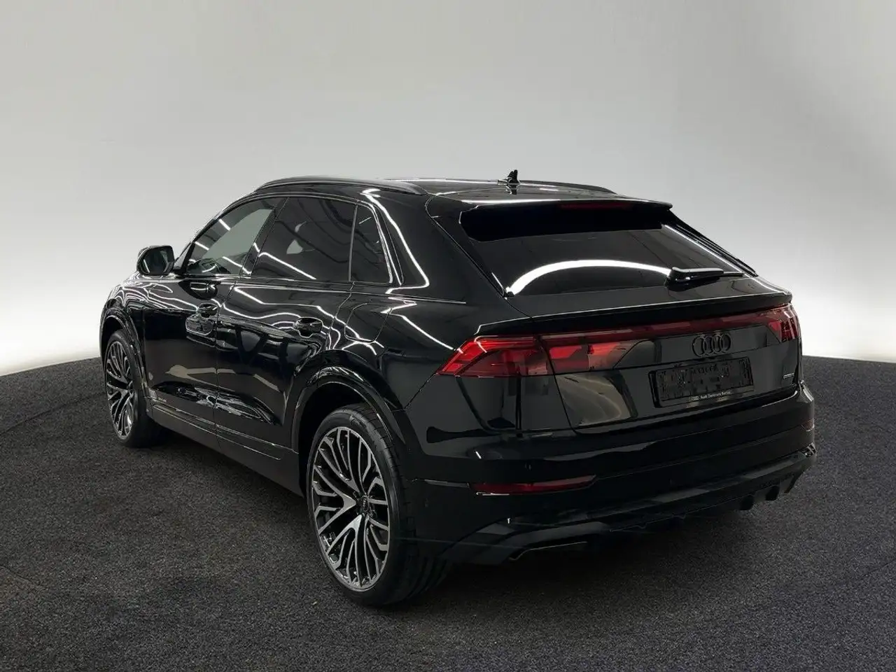 Audi Q8 4