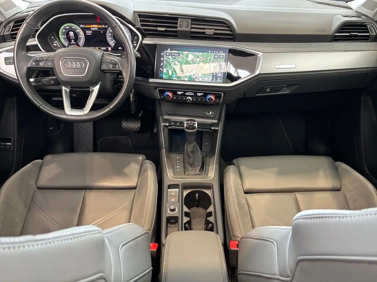 Audi Q3 11