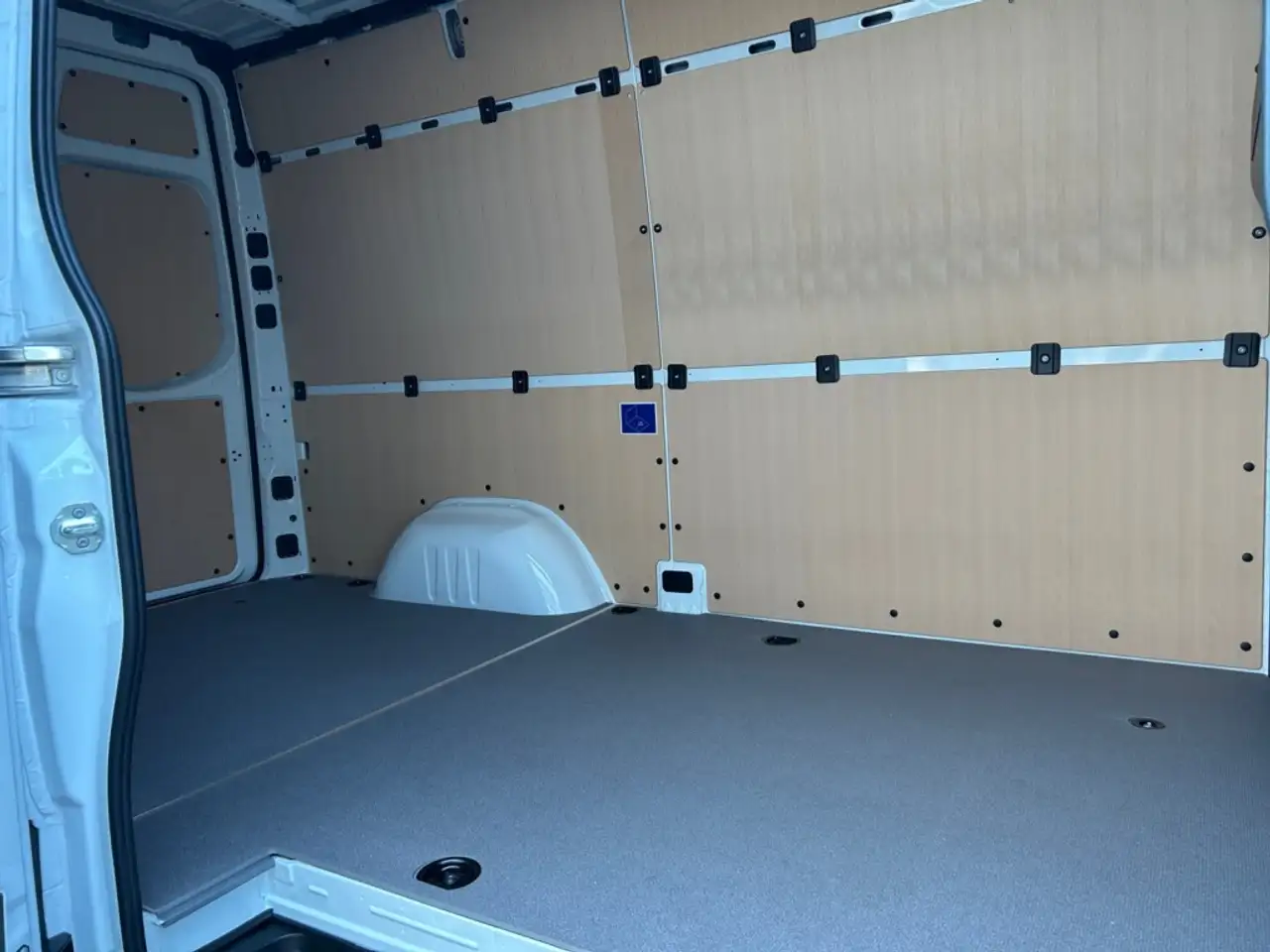 Mercedes-Benz Sprinter 317 12