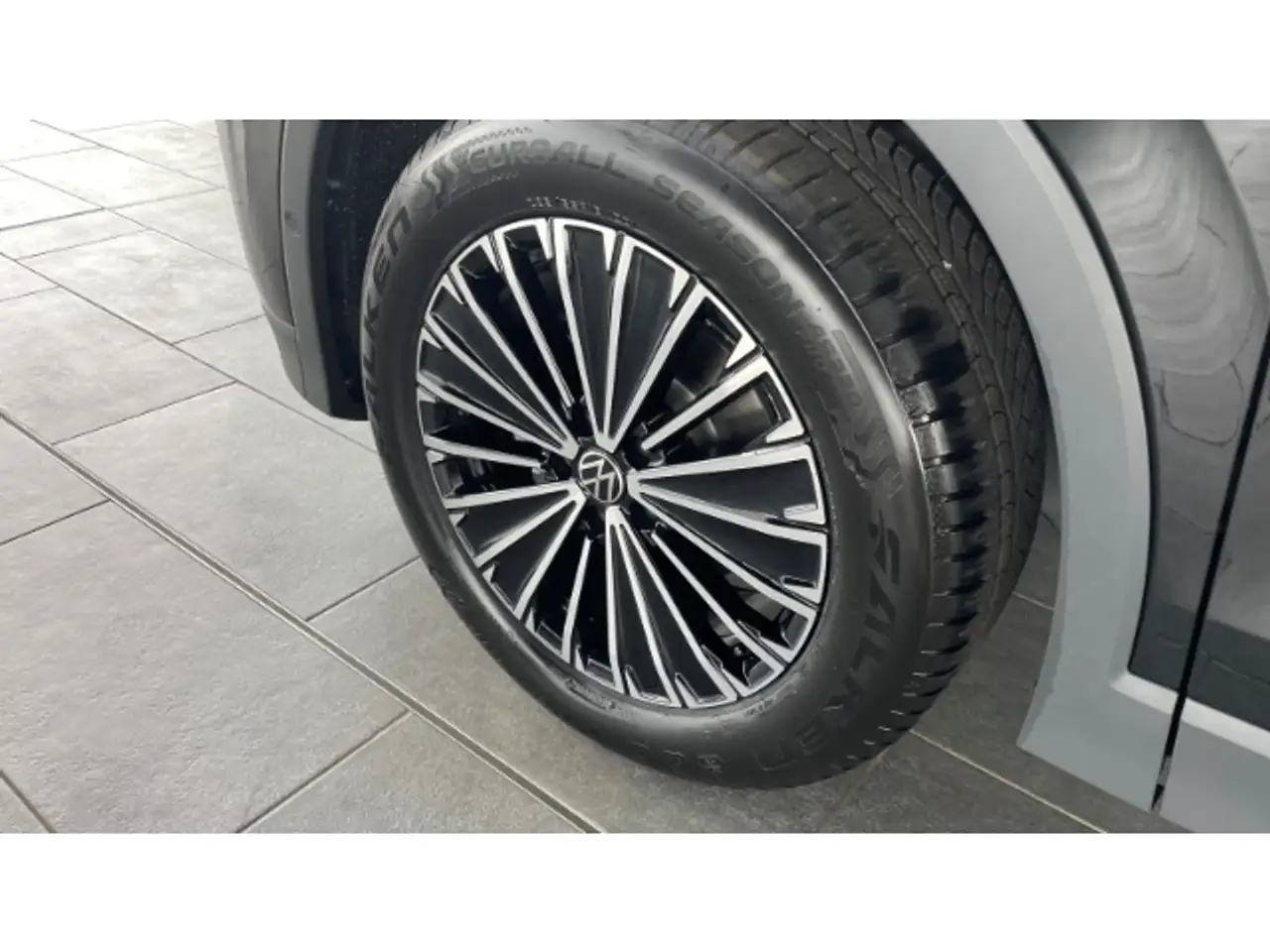 Volkswagen Tiguan 8