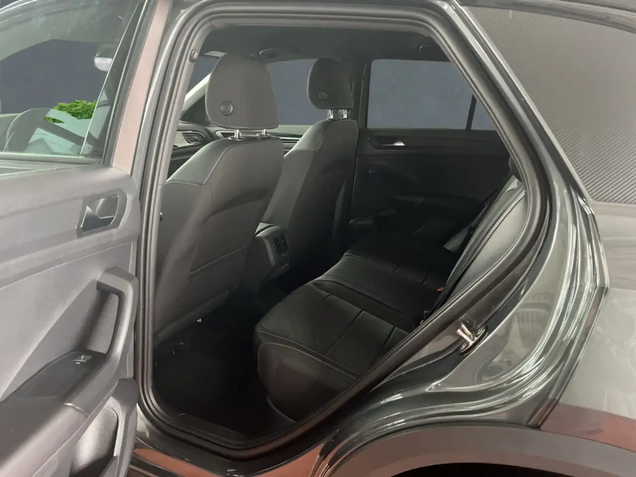 Volkswagen T-Roc 6