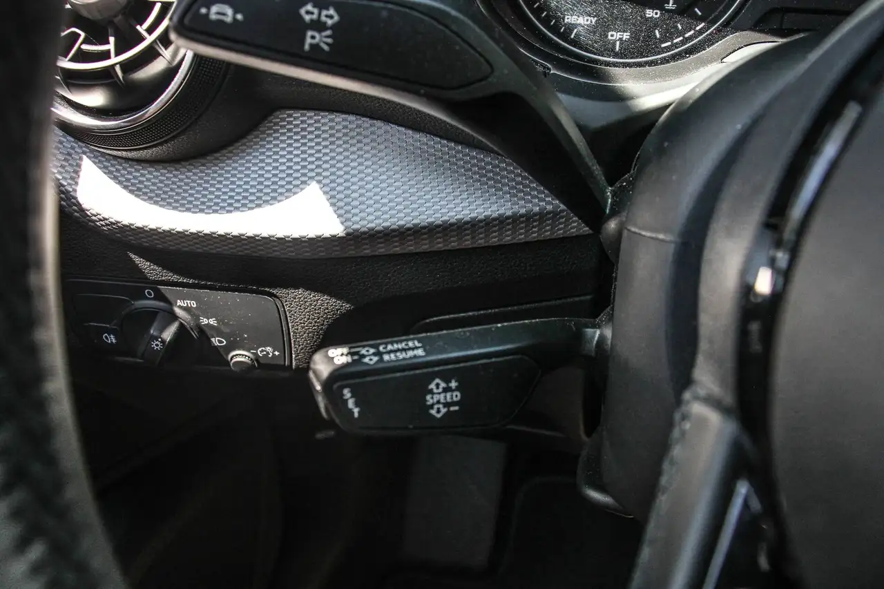 Audi Q2 11