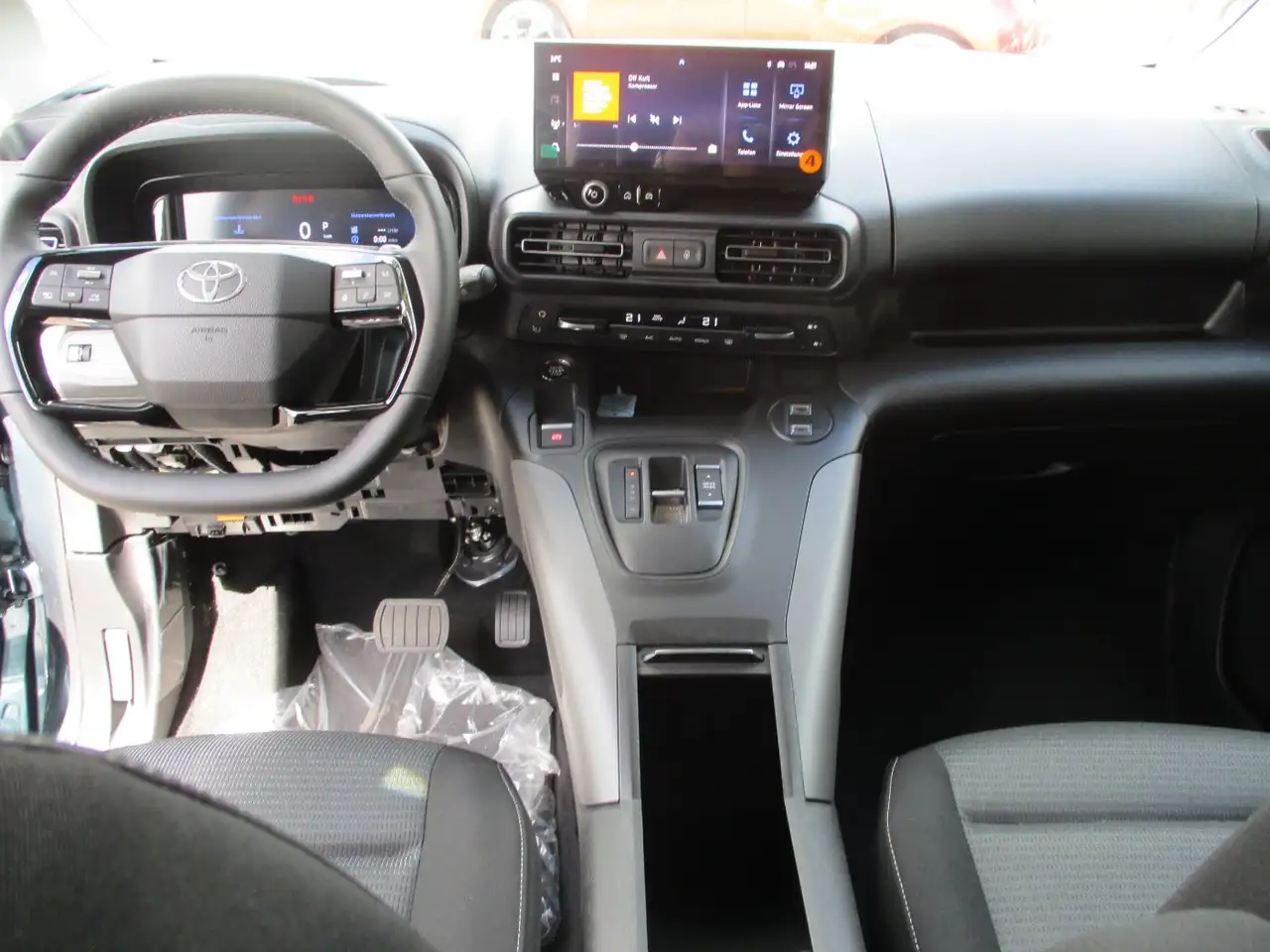 Toyota Proace 13