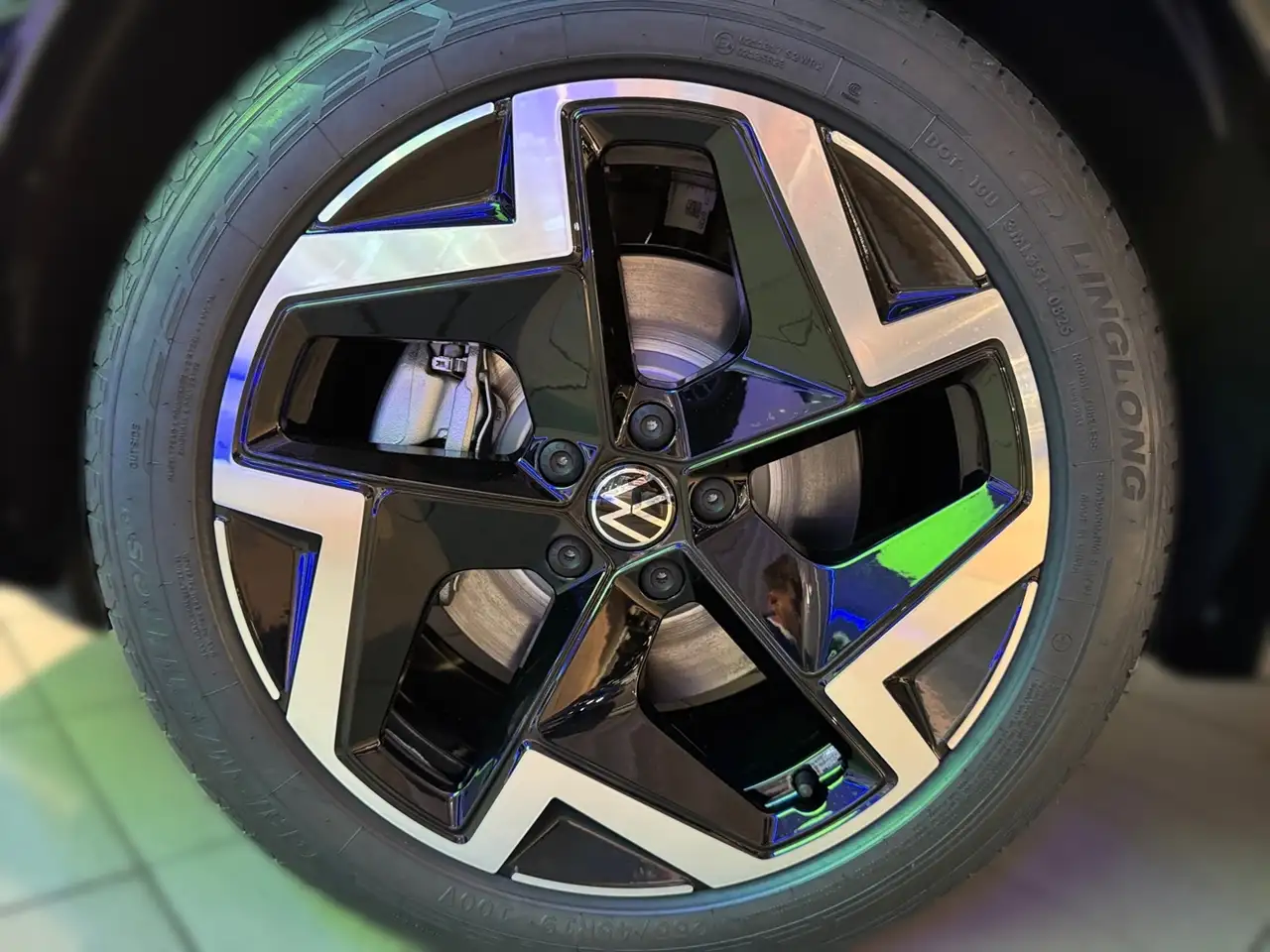 Volkswagen Tiguan 7