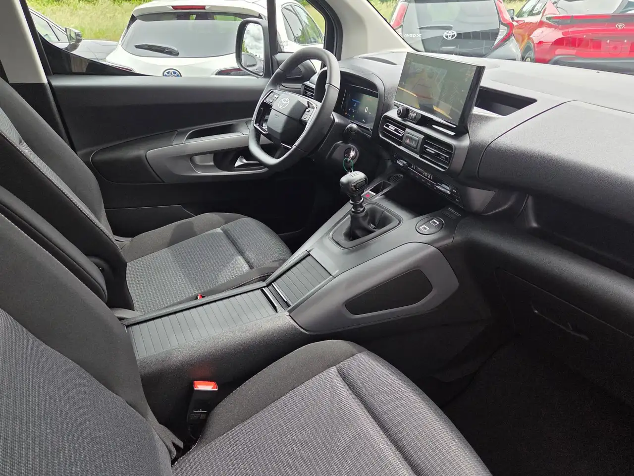 Toyota Proace 13