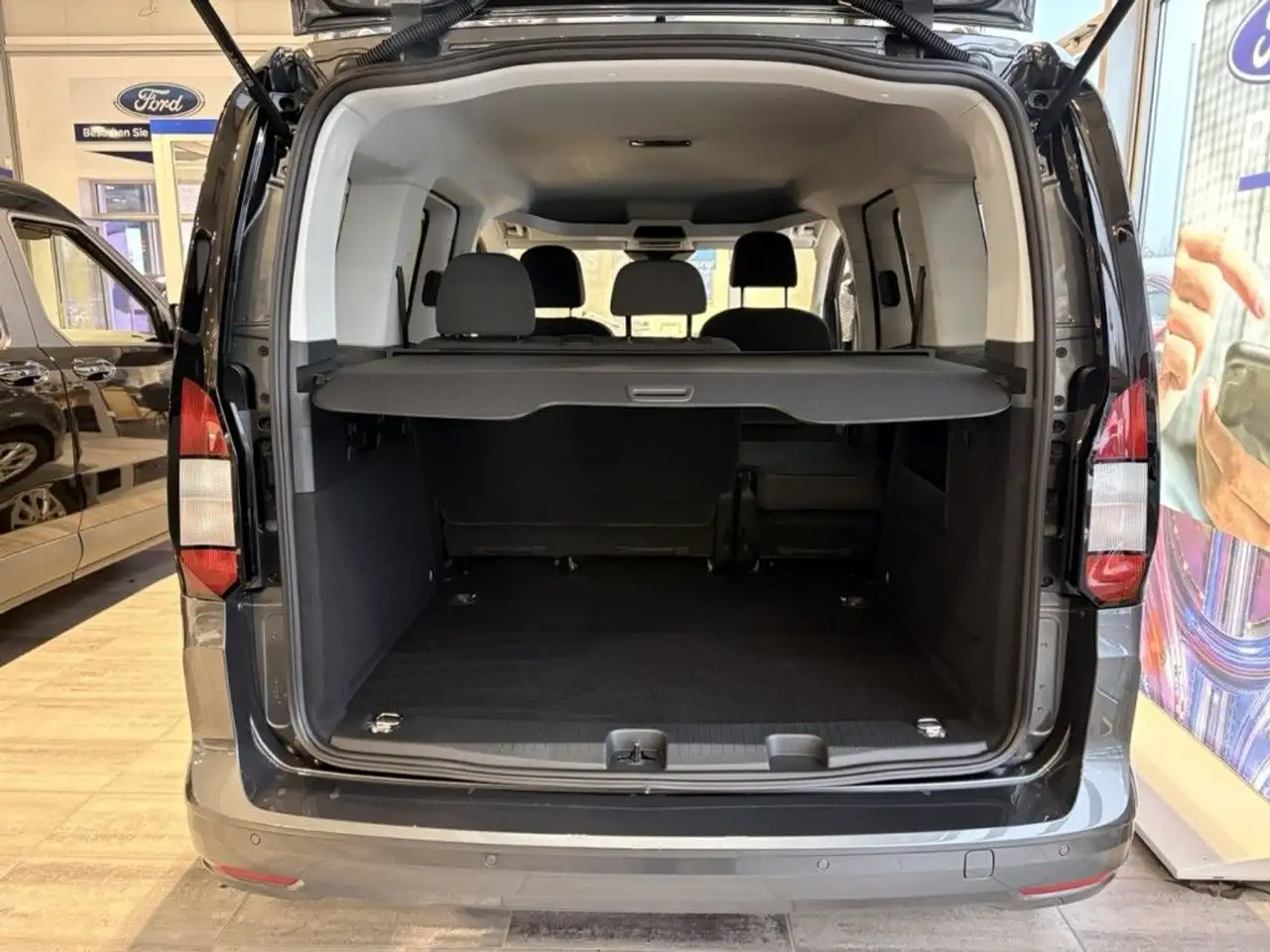 Ford Tourneo 4