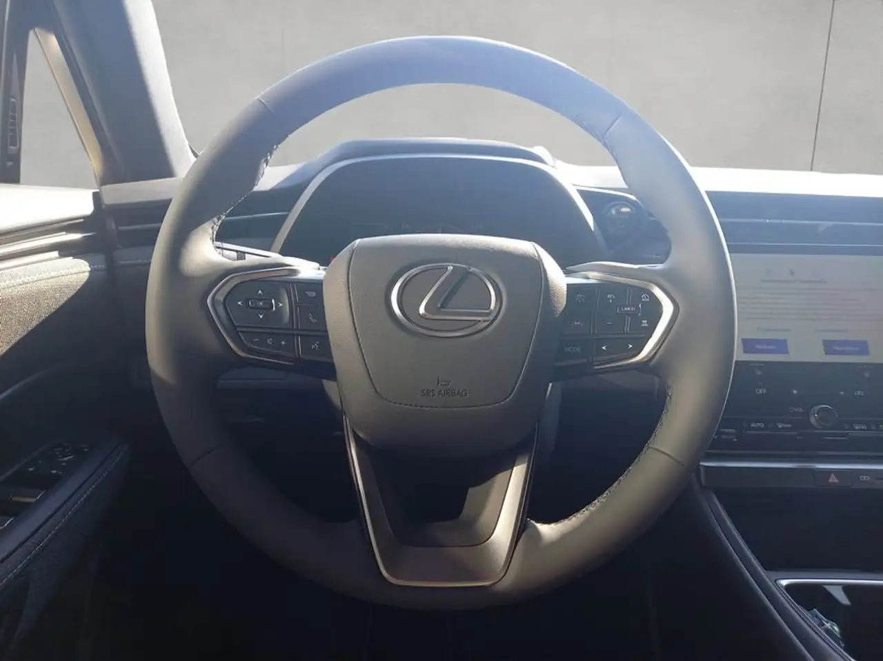 Lexus LBX 11