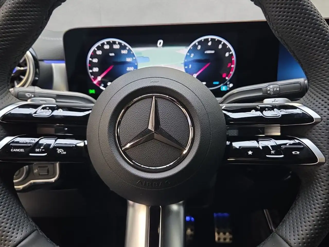 Mercedes-Benz CLA 180 11