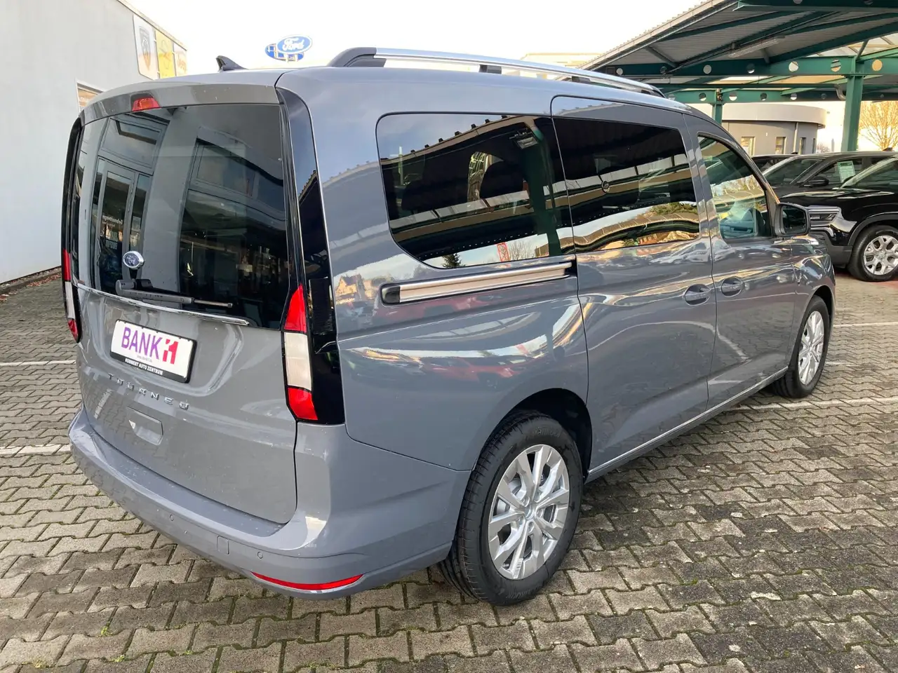 Ford Tourneo 8