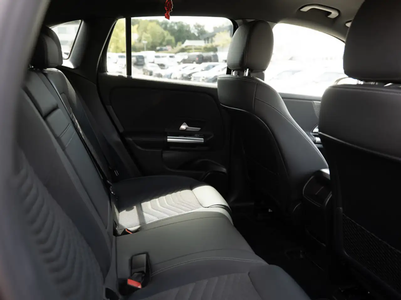 Mercedes-Benz EQA 250 5