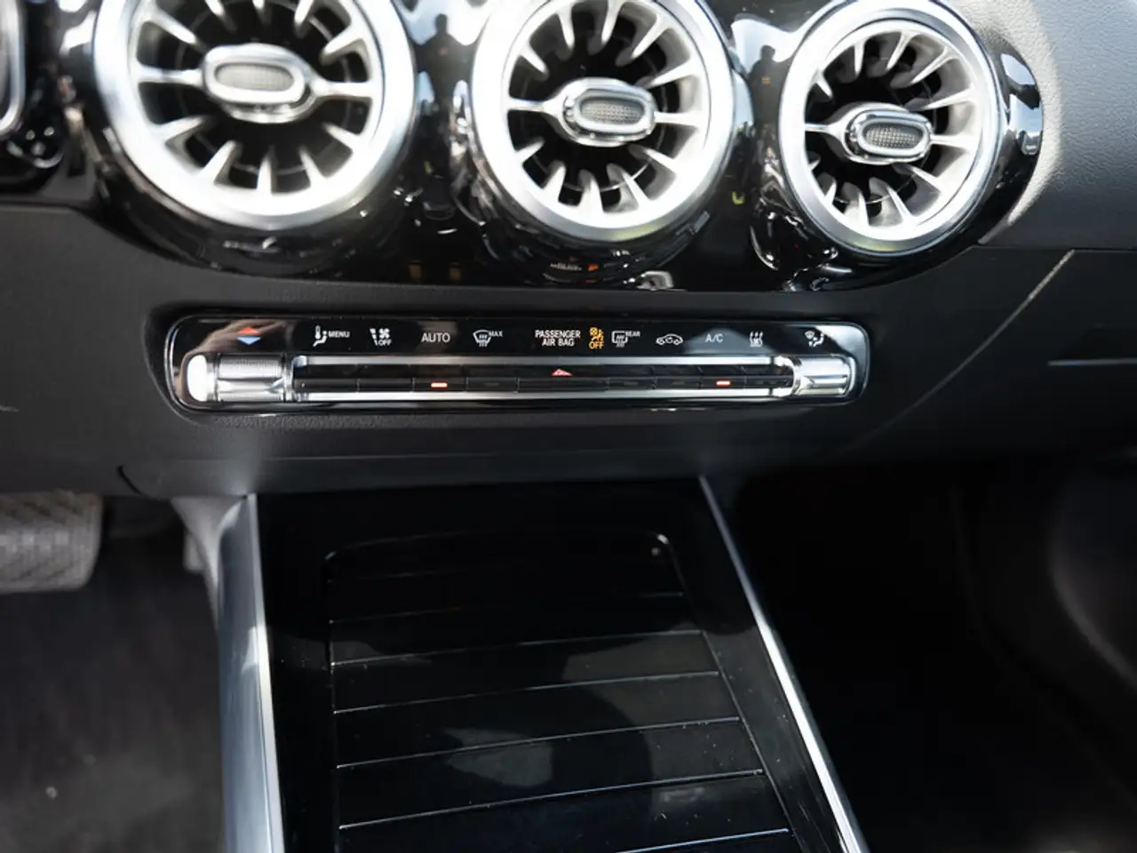 Mercedes-Benz EQA 250 15
