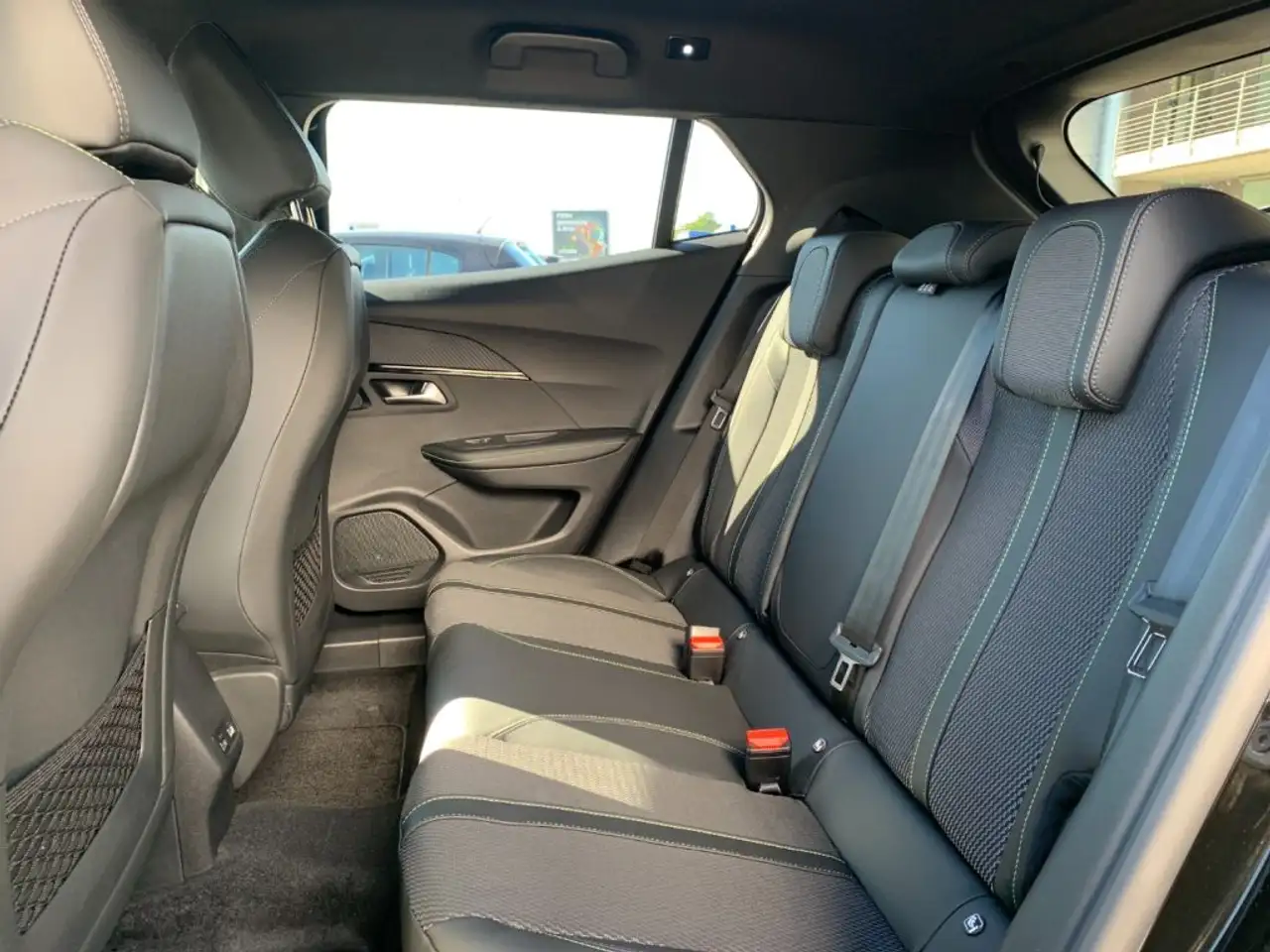 Peugeot 2008 8