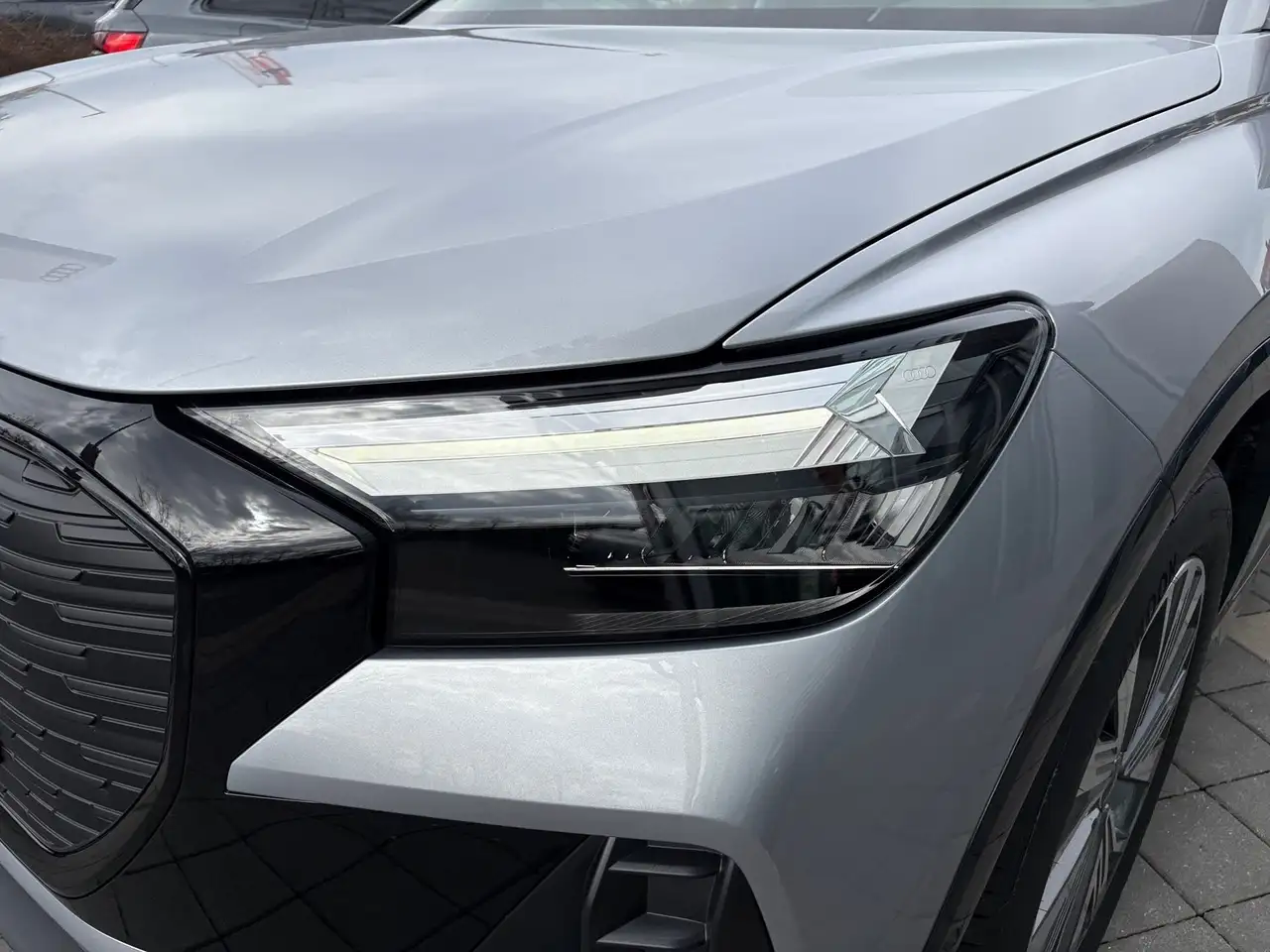 Audi Q4 6