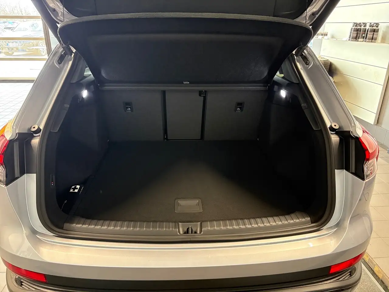 Audi Q4 8