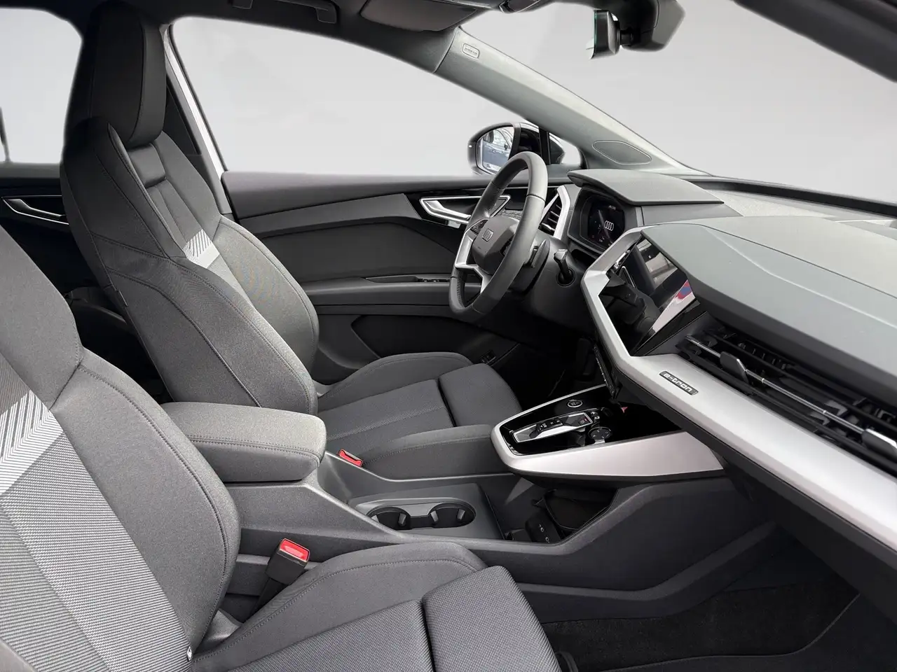 Audi Q4 9