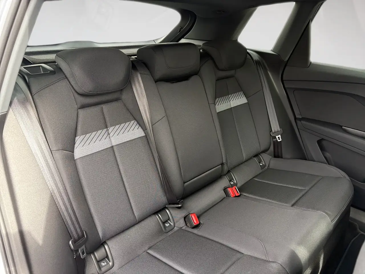 Audi Q4 10