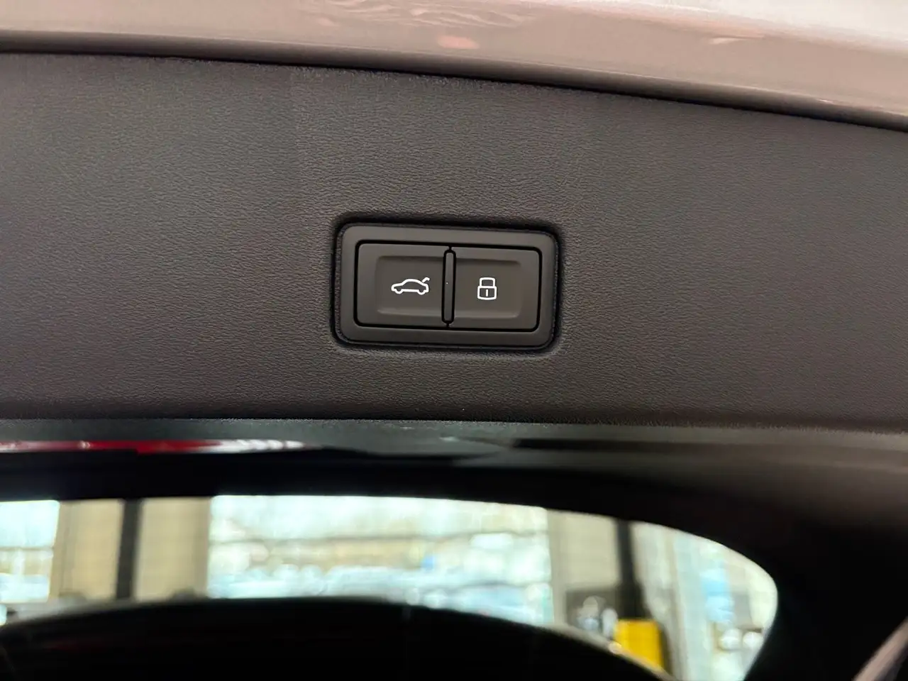 Audi Q4 15