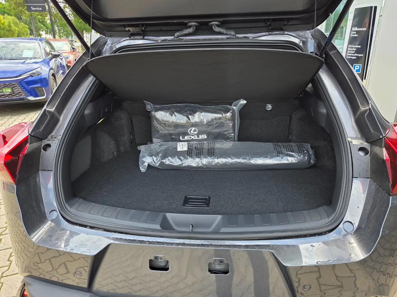 Lexus UX 14