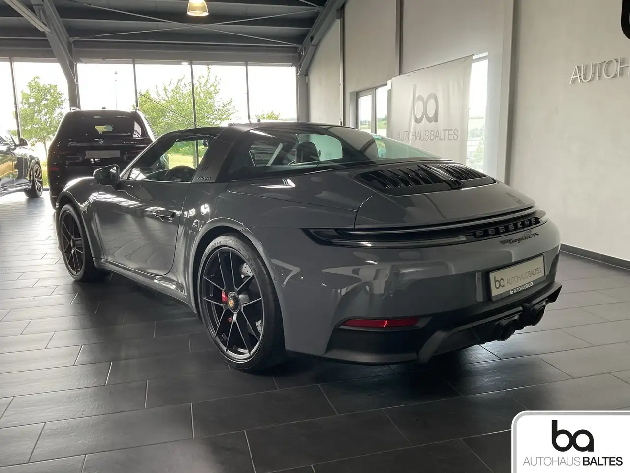 Porsche 992 911 4
