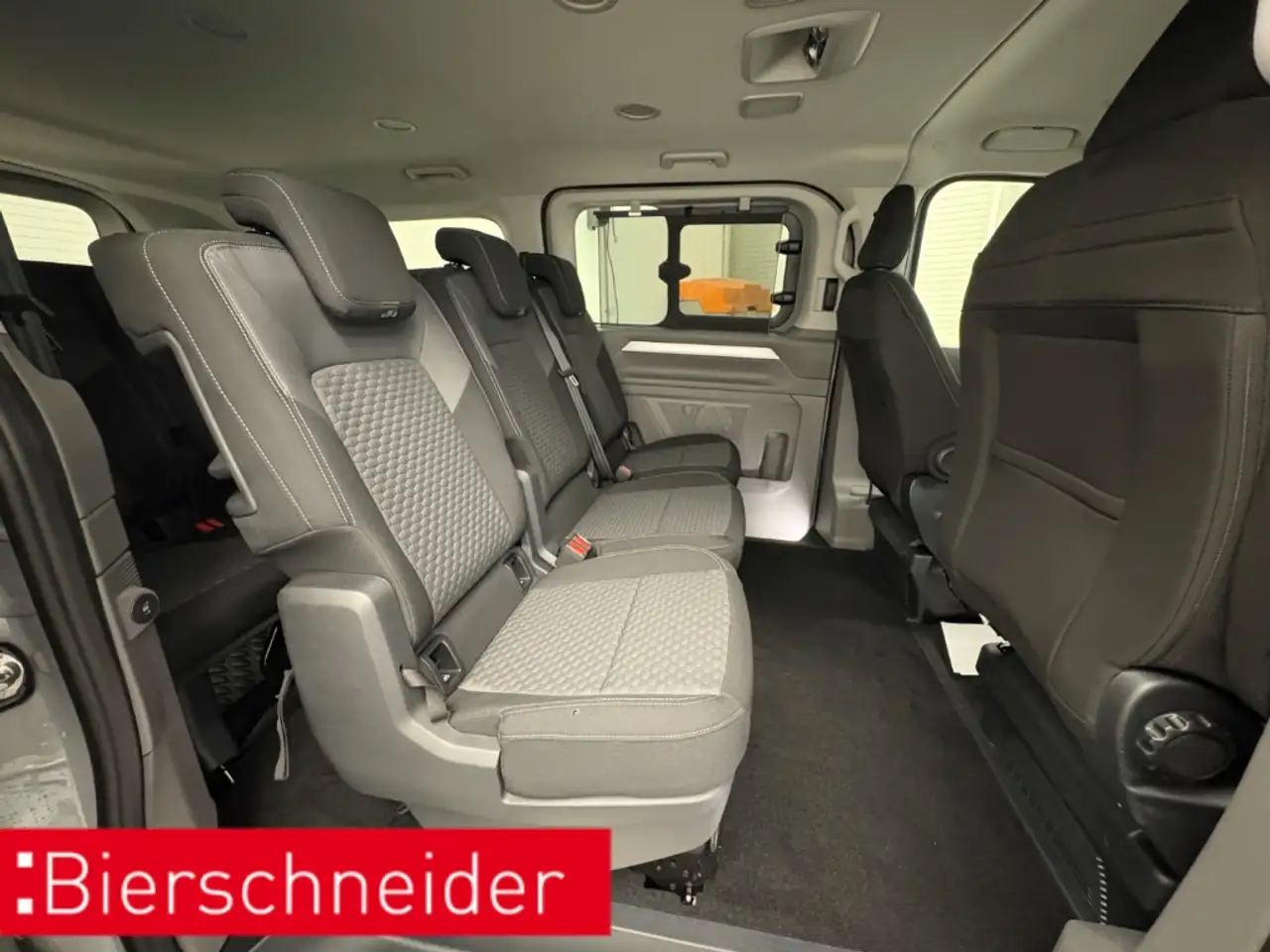 Volkswagen T7 Caravelle 9