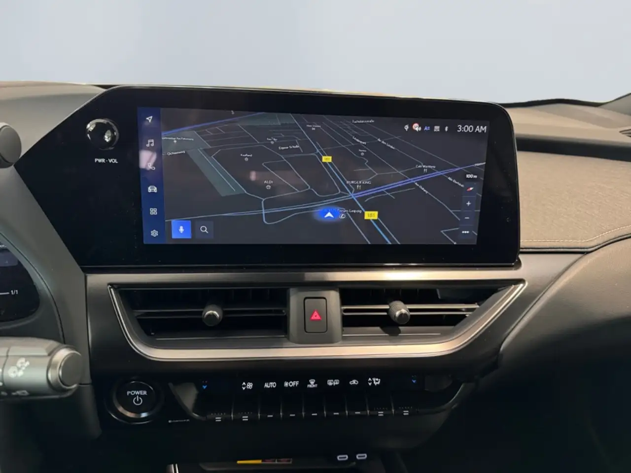 Lexus UX 14
