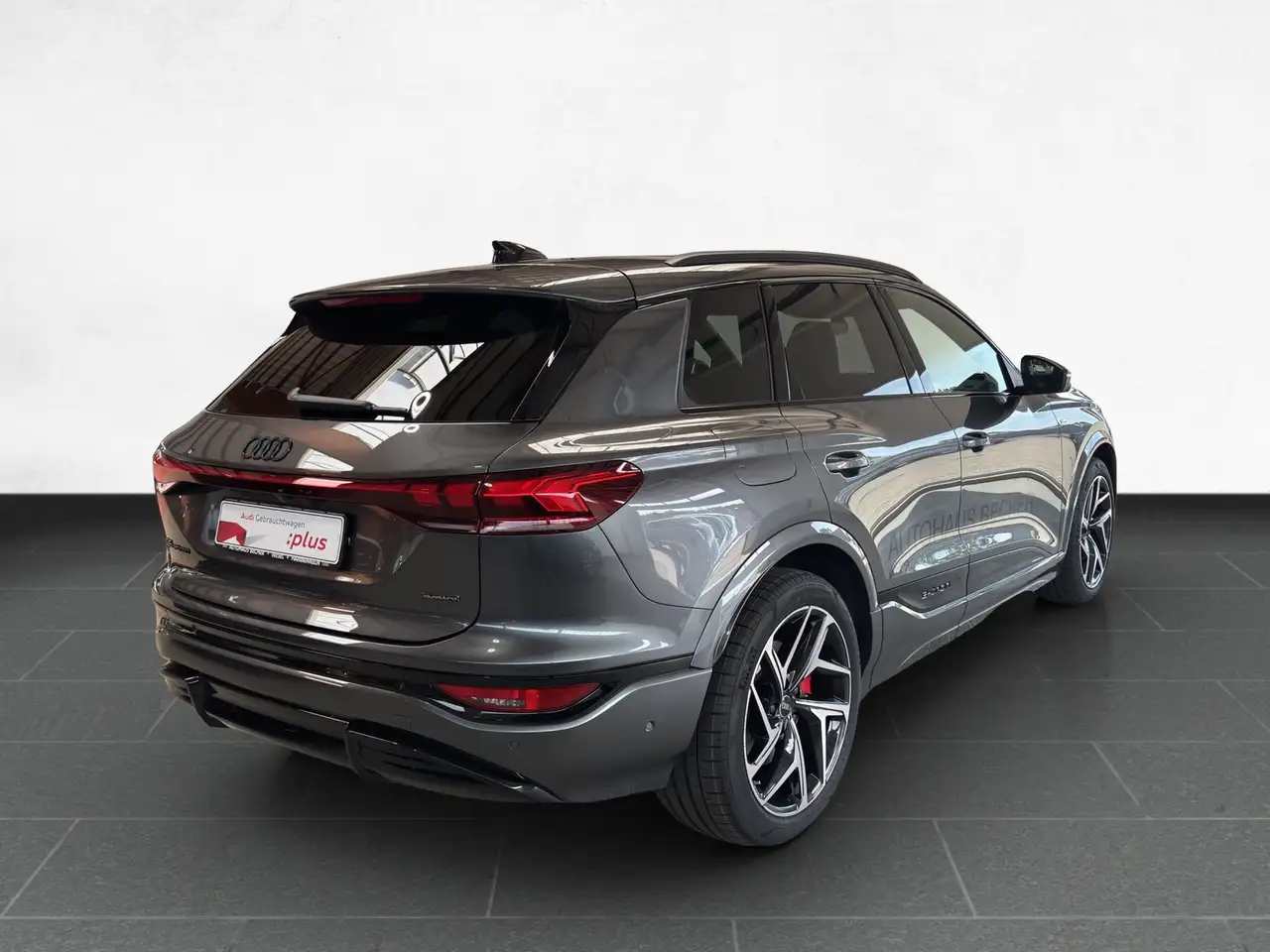 Audi Q6 3