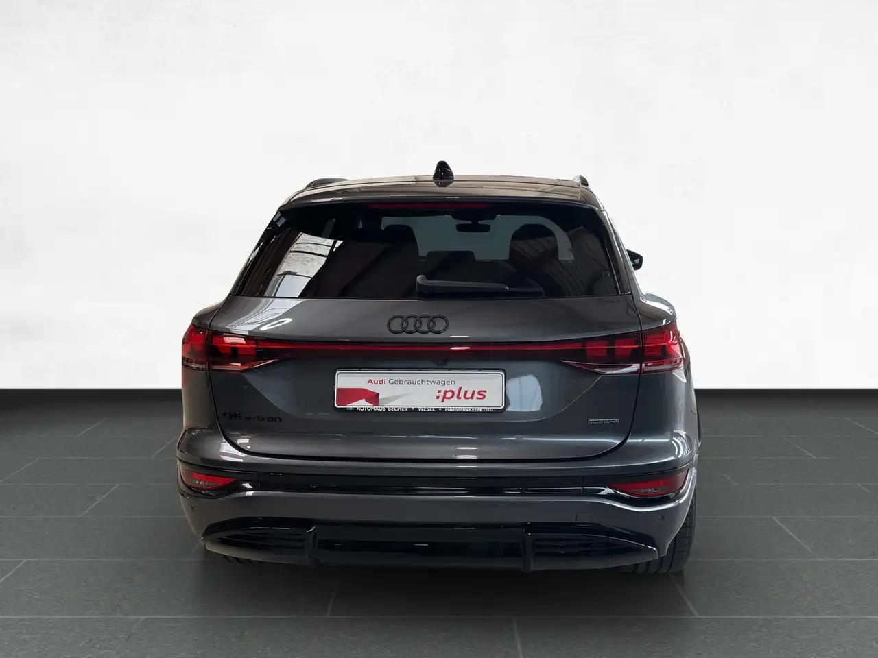 Audi Q6 4
