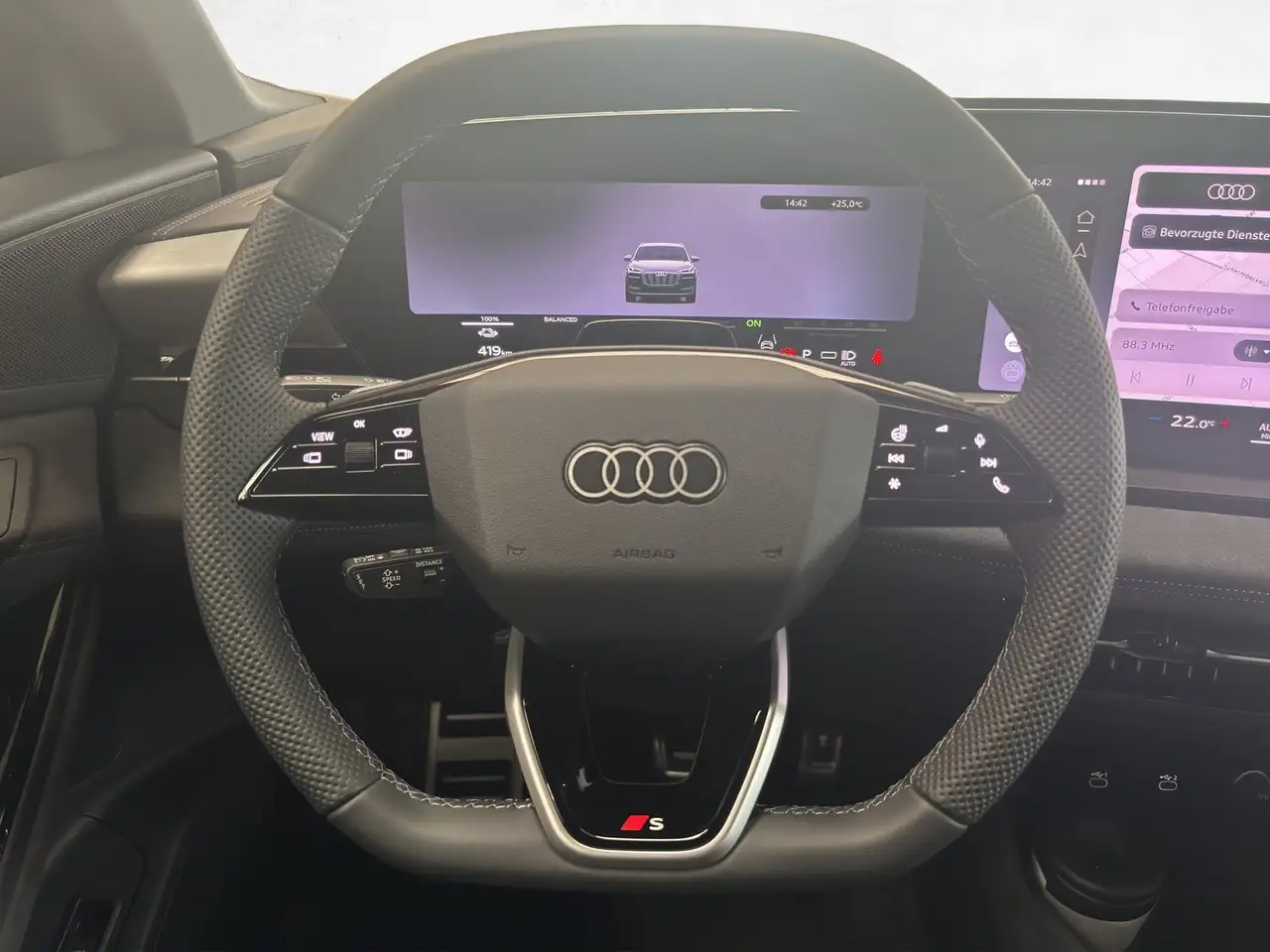 Audi Q6 11