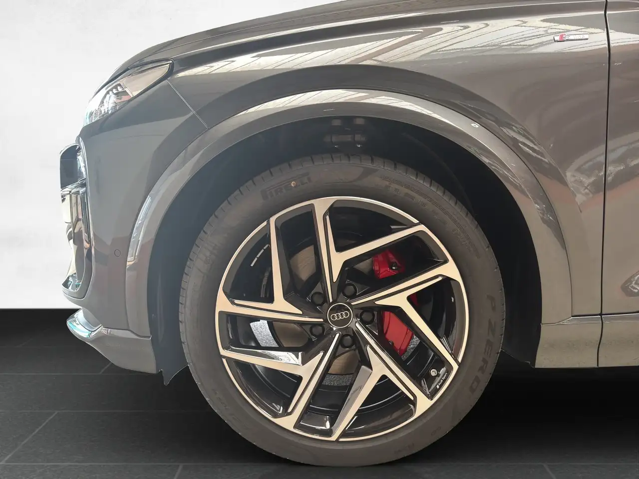 Audi Q6 16