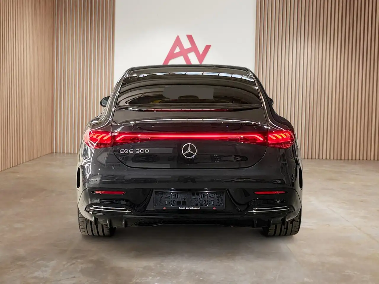 Mercedes-Benz EQE 300 9