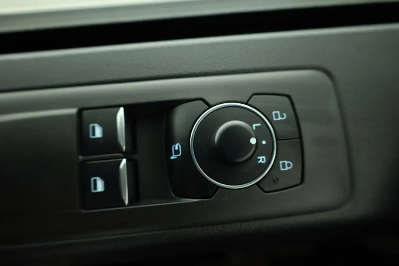 Ford Transit 9