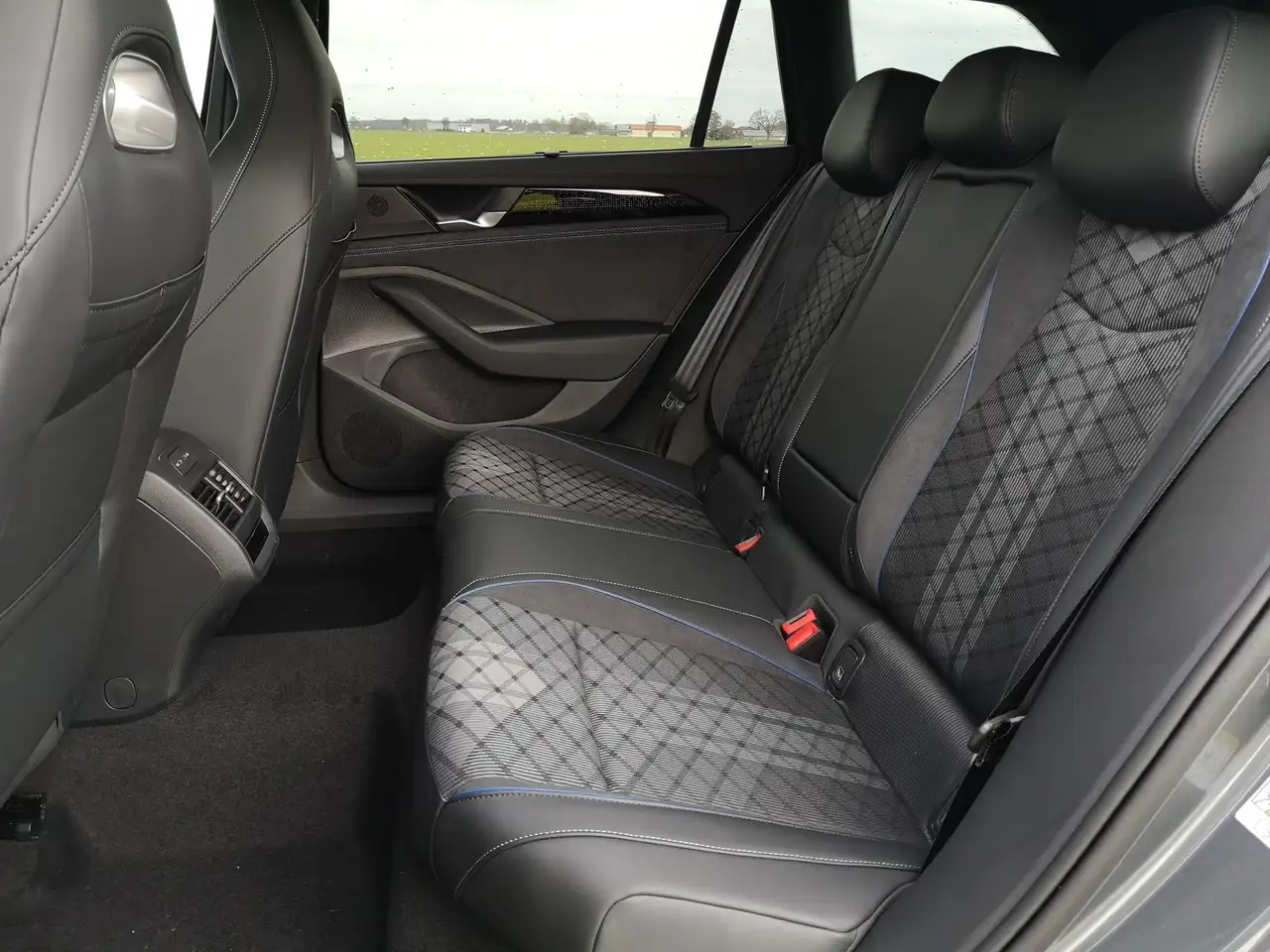 Volkswagen Passat 11