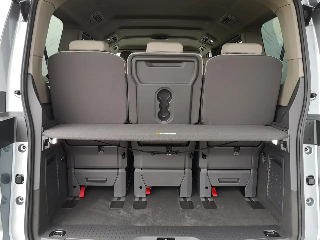 Volkswagen T7 Multivan 11
