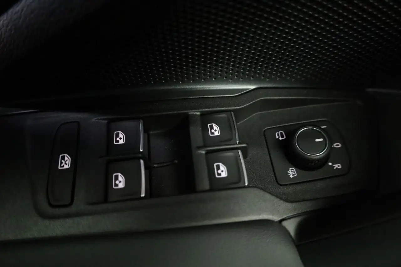 Volkswagen Tiguan 9