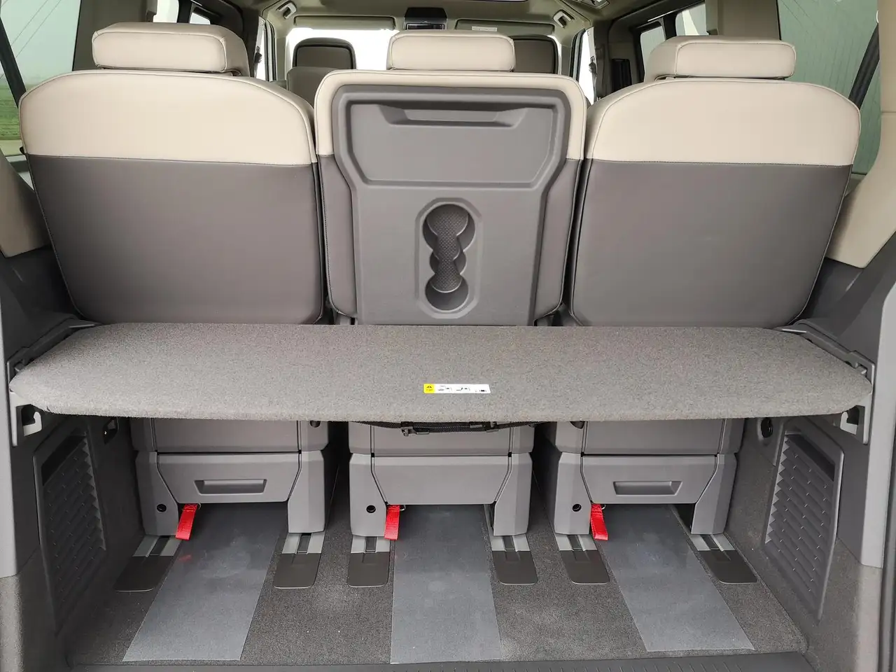 Volkswagen T7 Multivan 11