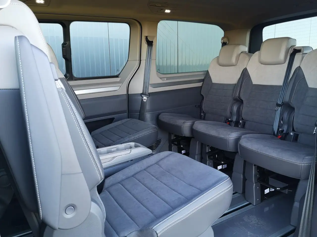 Volkswagen T7 Multivan 10