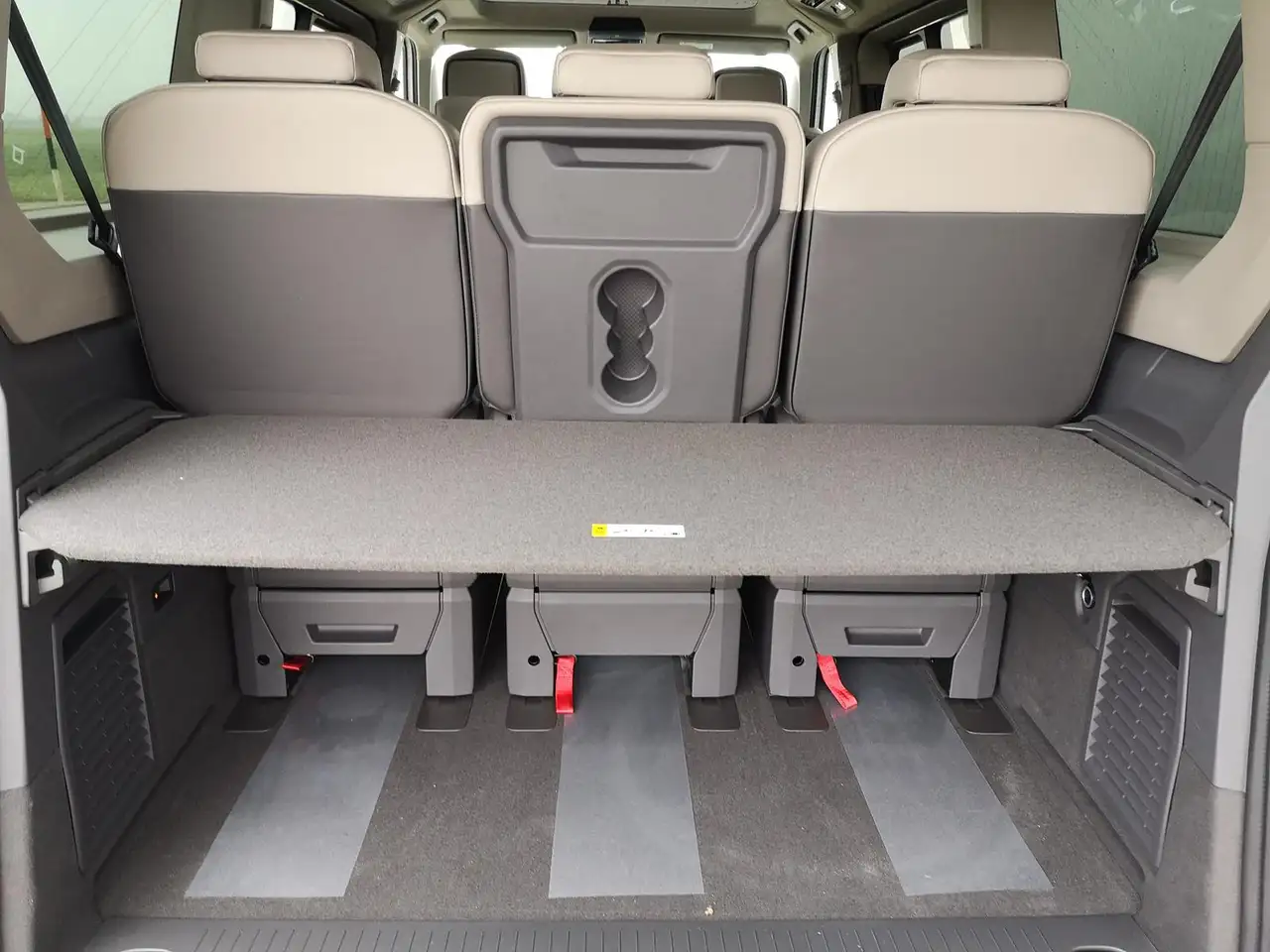 Volkswagen T7 Multivan 11