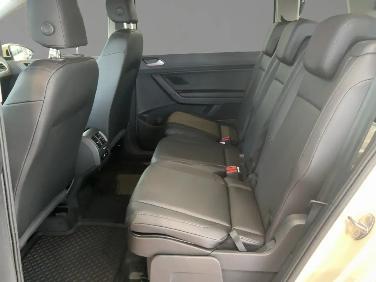 Volkswagen Touran 8