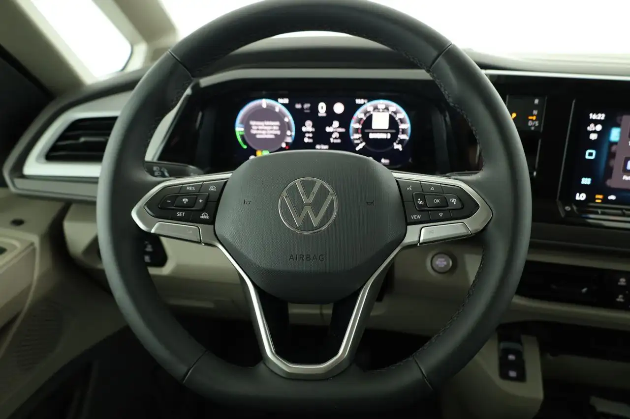 Volkswagen T7 Multivan 7
